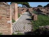 05168 ostia - regio iii - insula xvii - caseggiato di bacco e arianna (iii,xvii,5) - mosaik - korridor b - blick ri osten.jpg